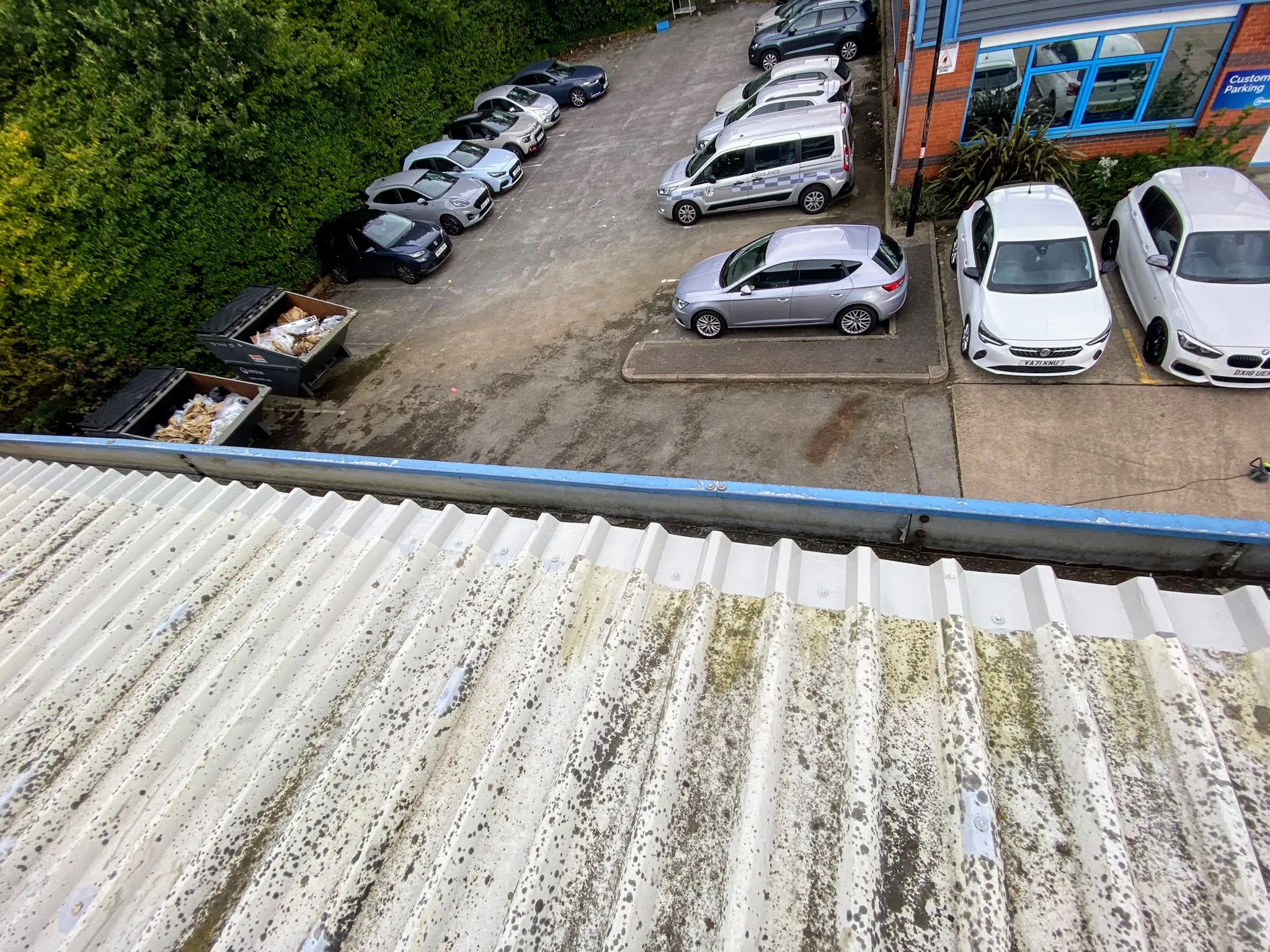 Seasonal Guide: When to Book Gutter Cleaning in Halesowen 